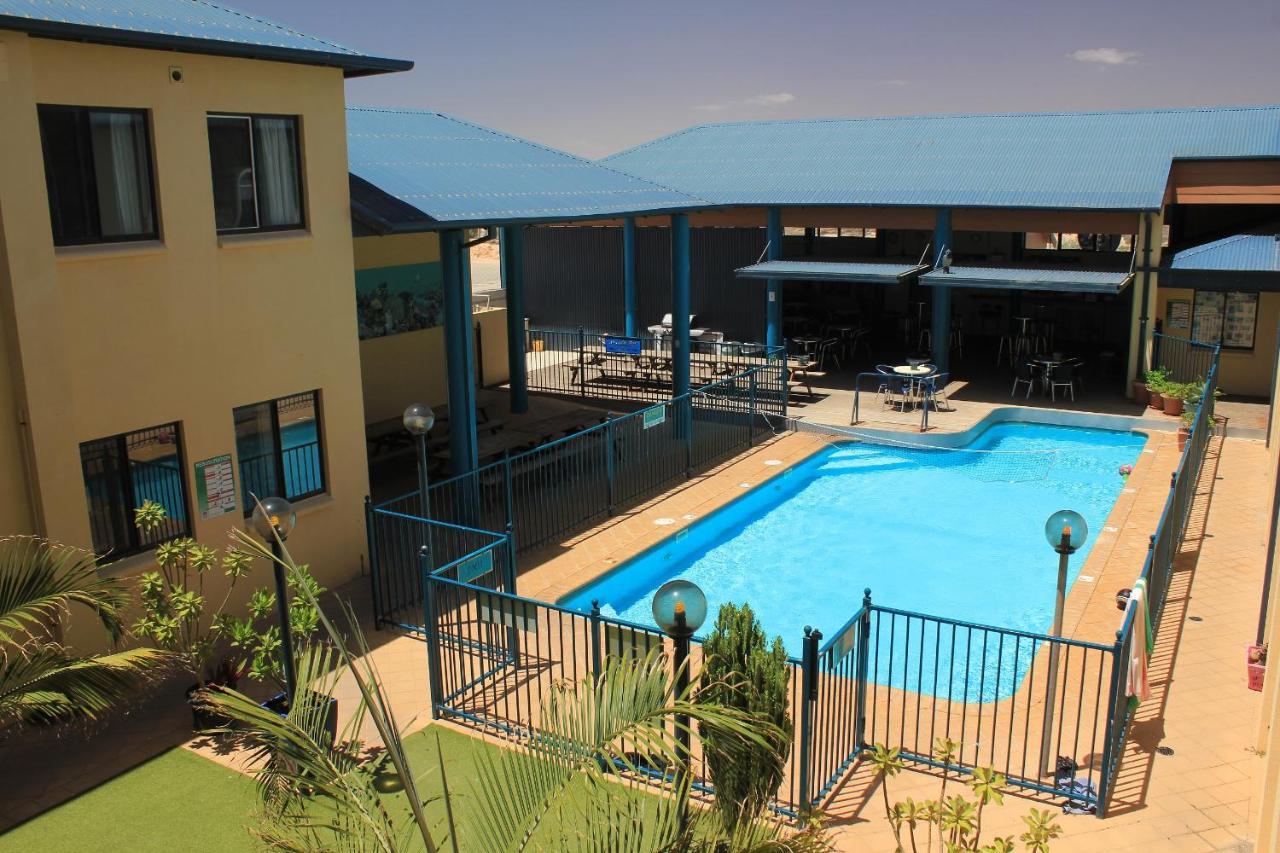 Хостел Ningaloo Club Backpackers Корал-Бэй Экстерьер фото